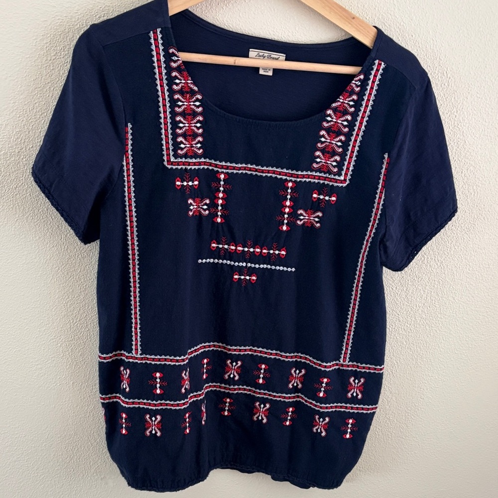 Lucky Brand women’s navy tee with embroidered detail | size medium